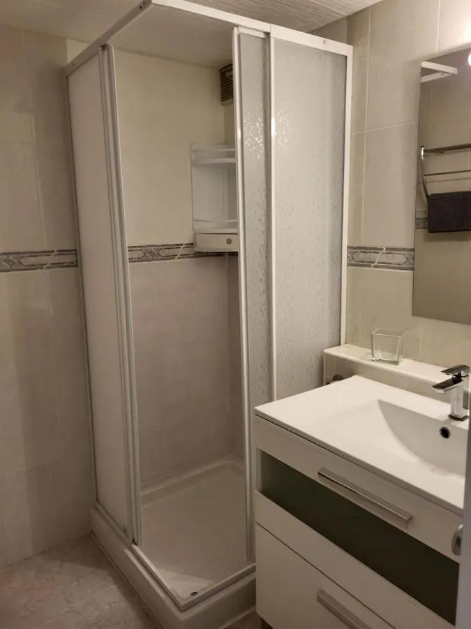 Appartement 60 M2,Piscine, Commerce Roses