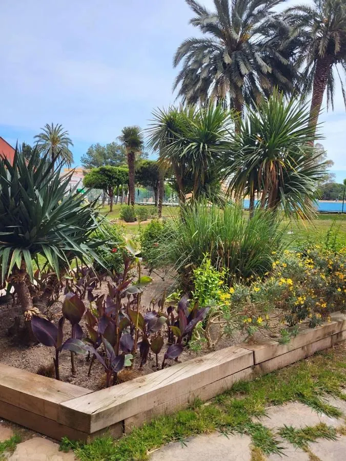 Appartement 60 M2,Piscine, Commerce Roses 0*,
