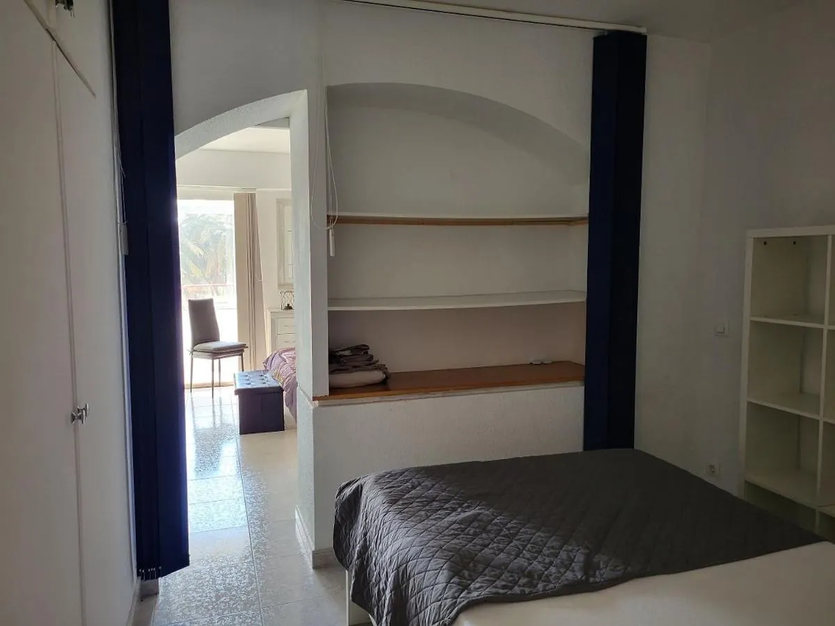 Appartement 60 M2,Piscine, Commerce Roses